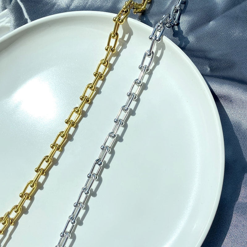 Lux Link Horseshoe Necklace